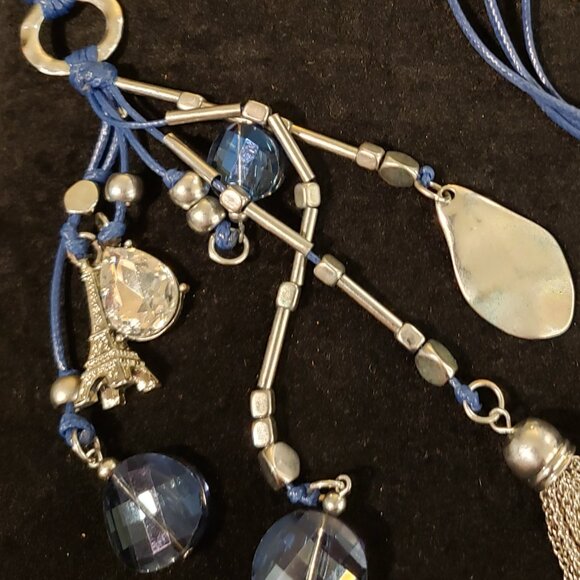 Stylish Charm Necklace with mini Eiffel Tower - Picture 3 of 6